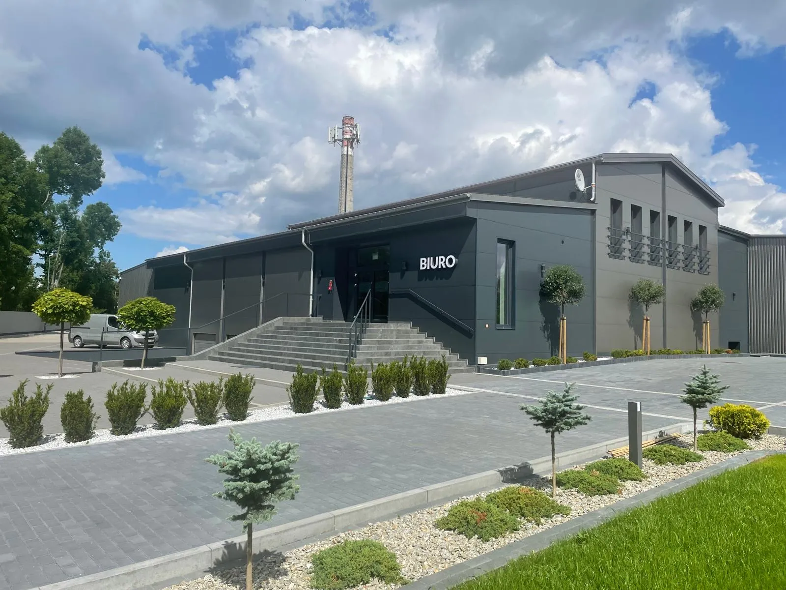 Pracownicy na linii produkcyjnej